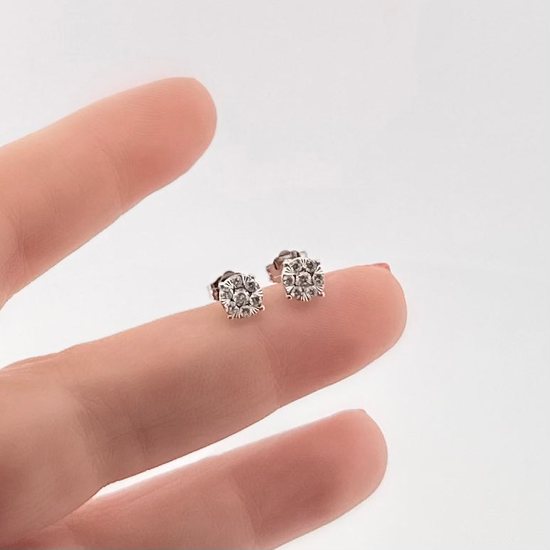 Aretes de Oro con Diamantes en circulo