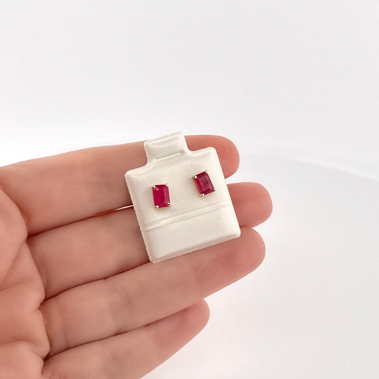 Aretes de ORO de RUBI corte esmeralda