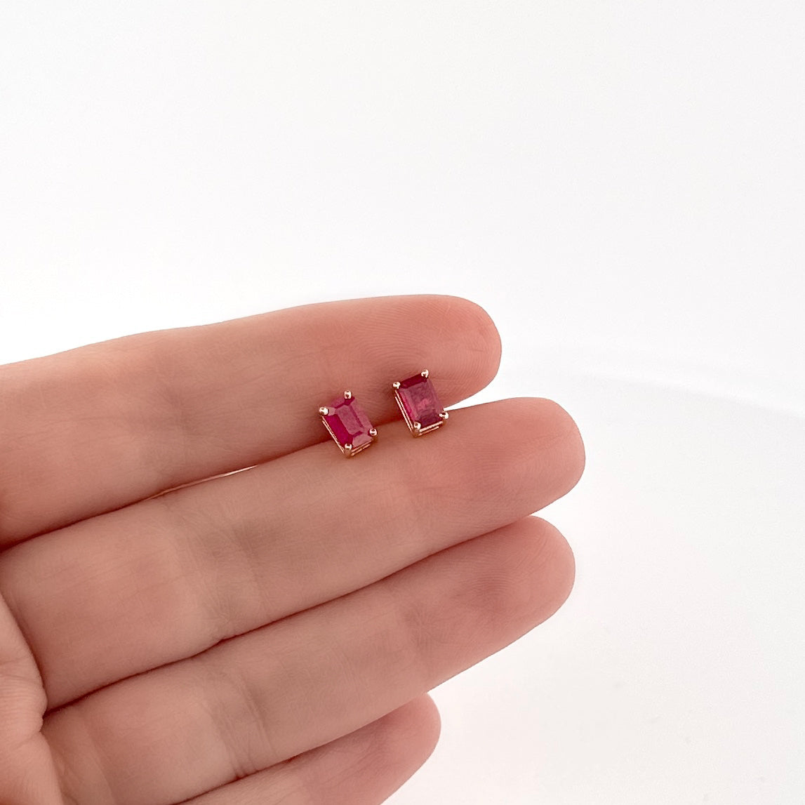 Aretes de ORO de RUBI corte esmeralda $270 dlls
