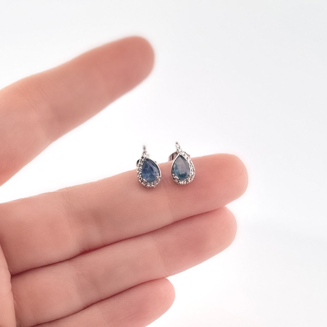 Aretes de ORO con Zafiro de Gota y Diamantes $440 dlls