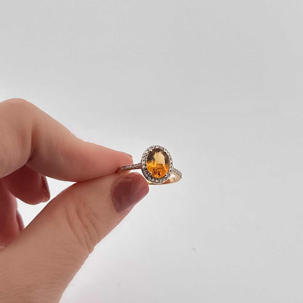 Anillo de ORO con Citrina y Diamantes