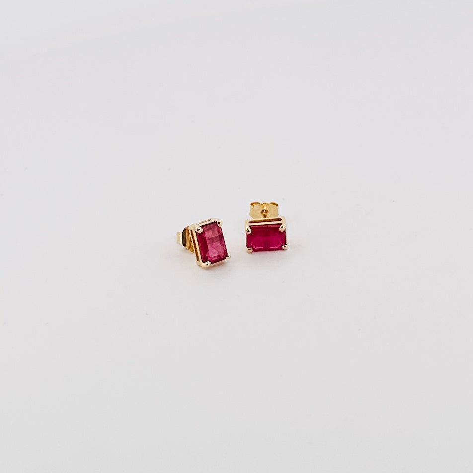 Aretes de ORO de RUBI corte esmeralda $270 dlls