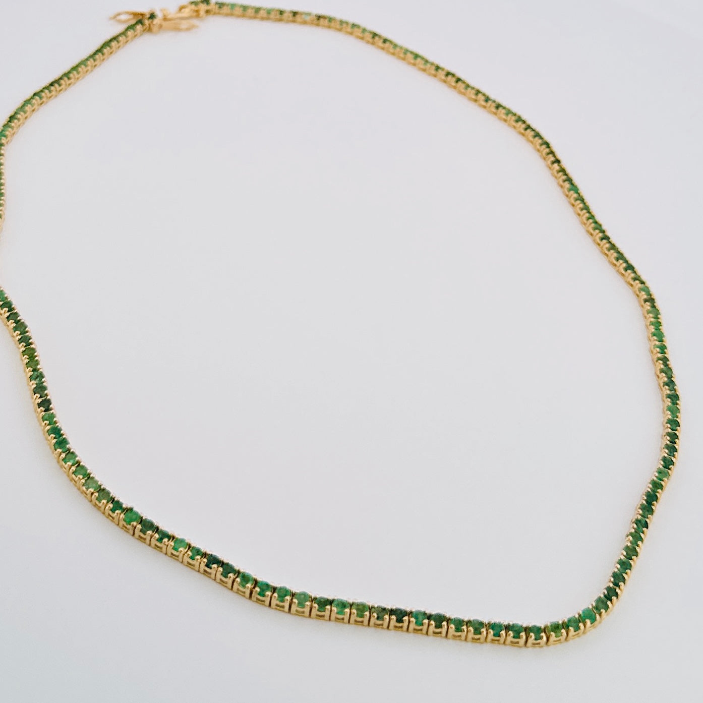 Gargantilla de ORO con ESMERALDAS