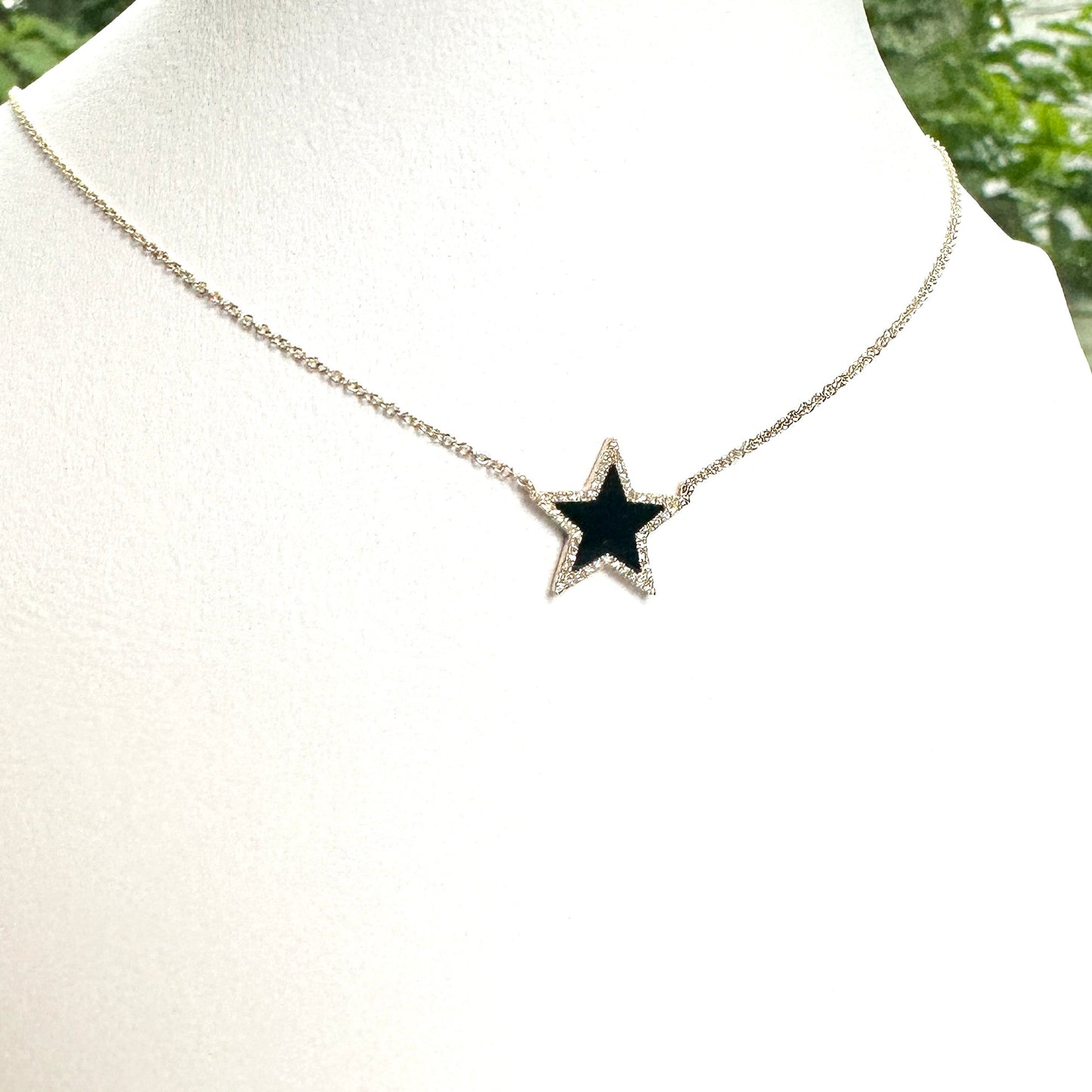 Cadenita con Estrella de Onix con Diamantes $640 dlls