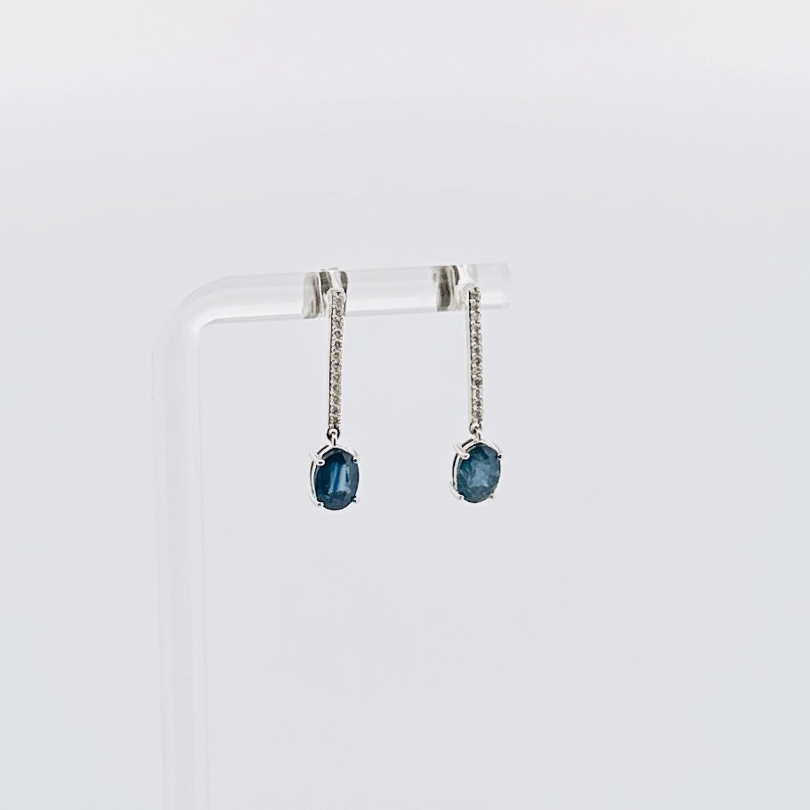 Aretes largos de ORO con Zafiro y Diamantes $450 dlls