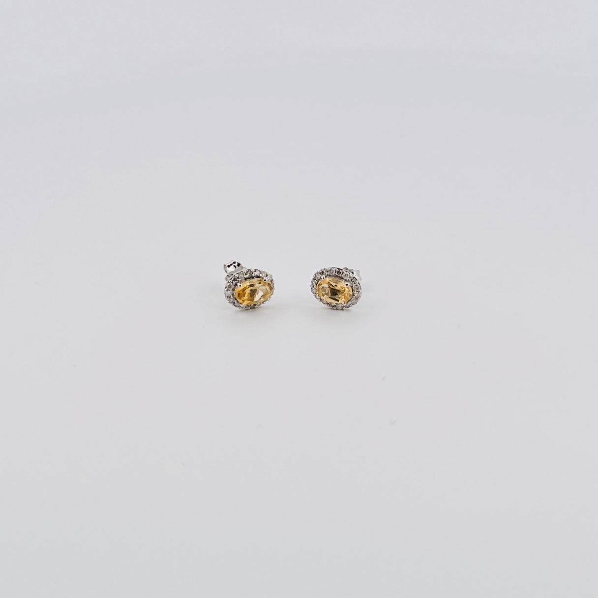 Aretes de ORO con Citrina Ovalada y Diamantes