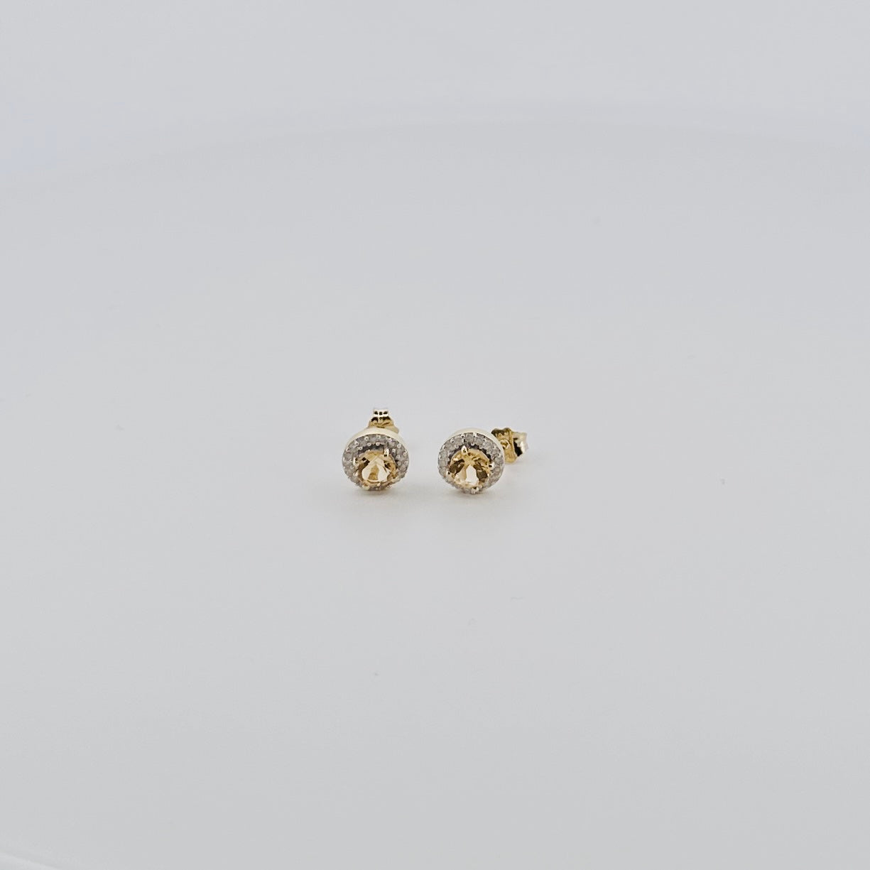 Aretes de ORO con Citrina redonda y Diamantes $320 dlls