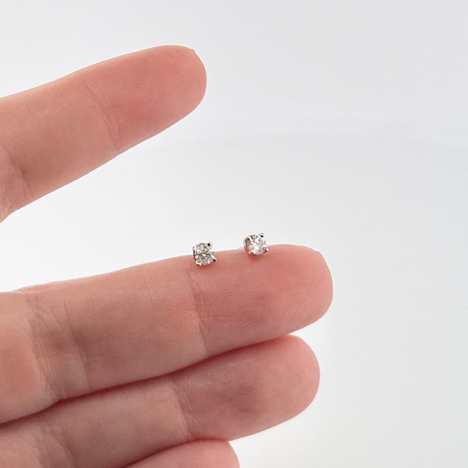 Aretes de ORO 14k con Diamante $200 dlls par