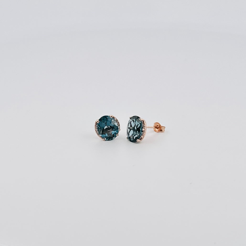 Aretes de ORO con Topacio London Blue y Diamantes $360 dlls