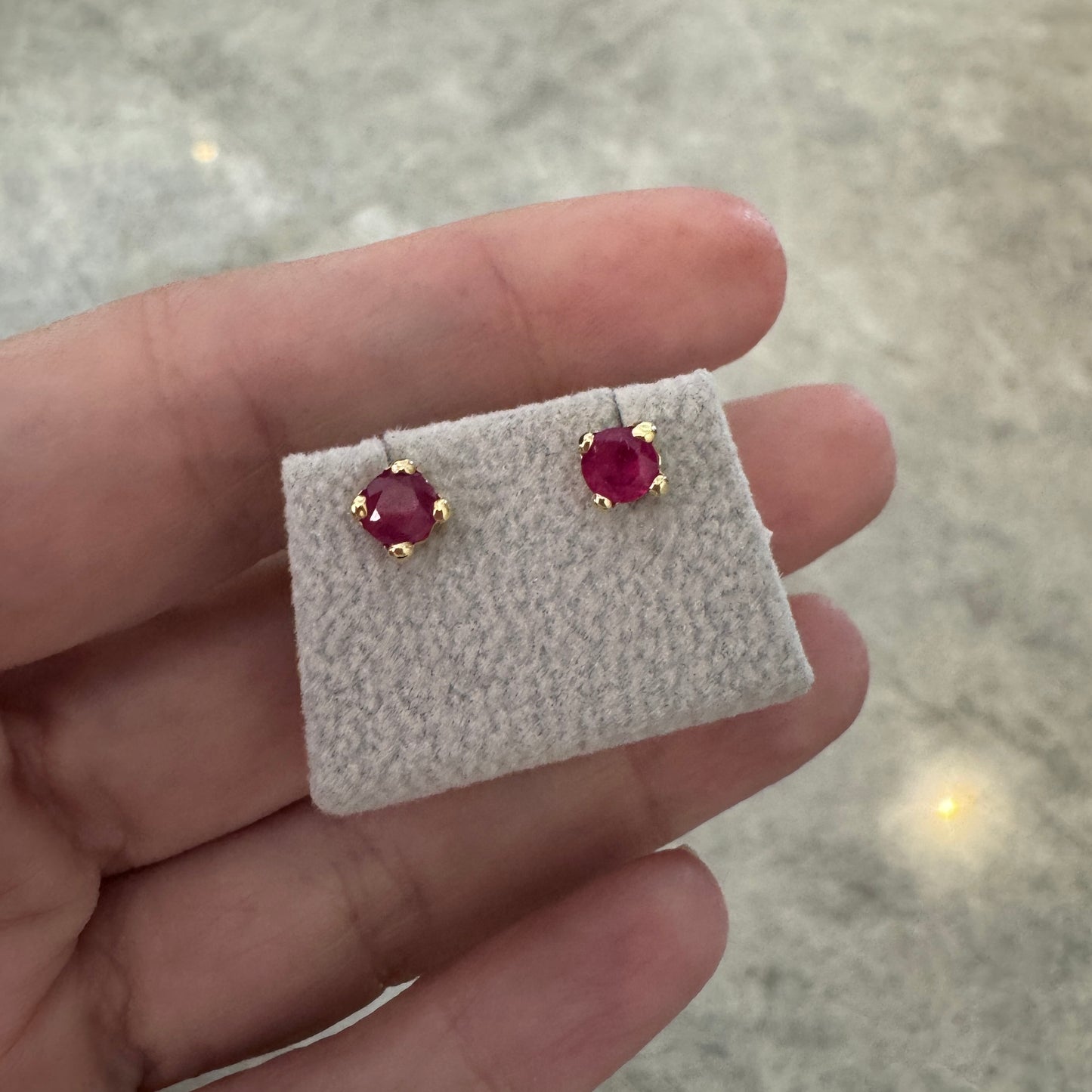 Aretes de ORO amarillo con Rubies $180 dlls