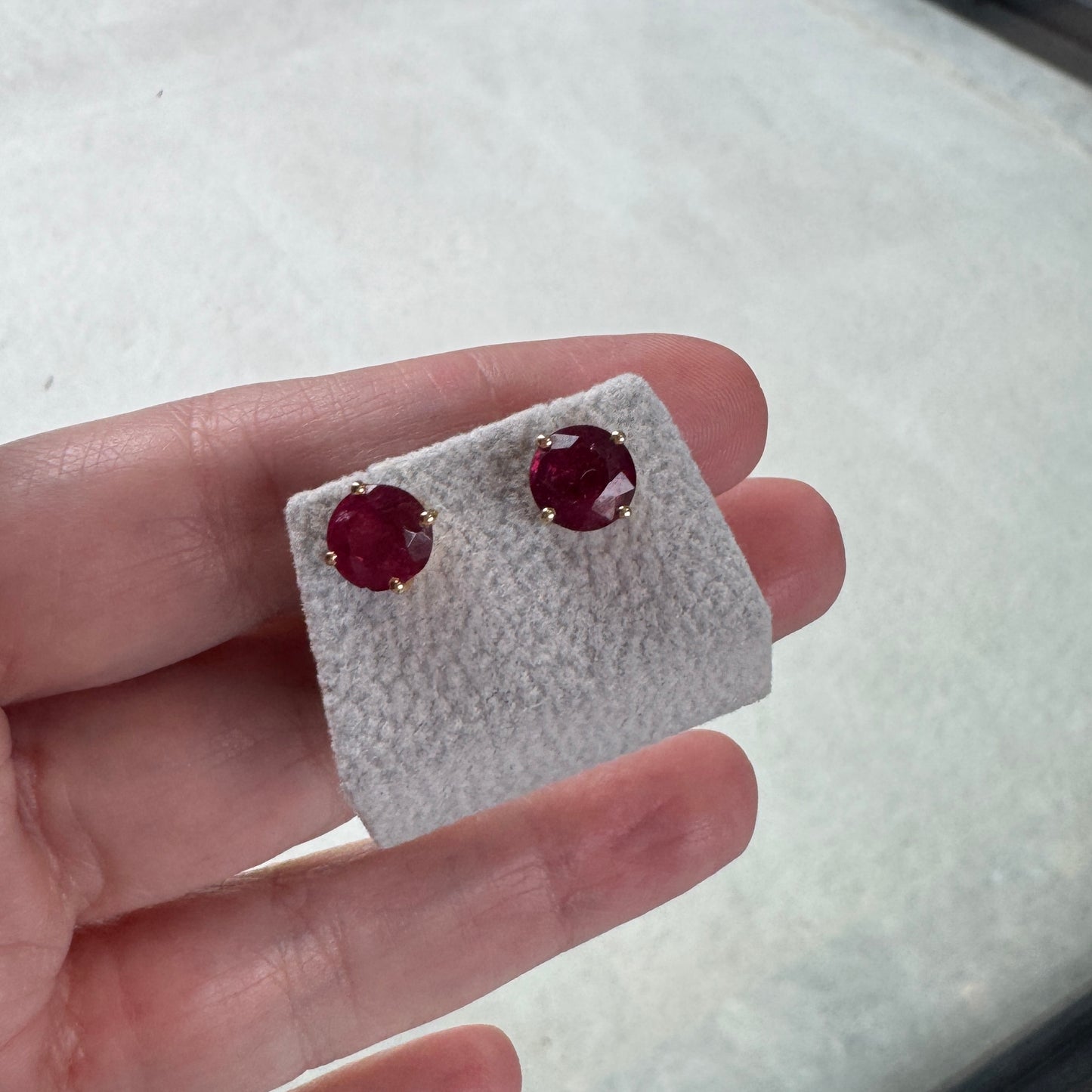 Aretes de ORO amarillo de Rubies $240 dlls