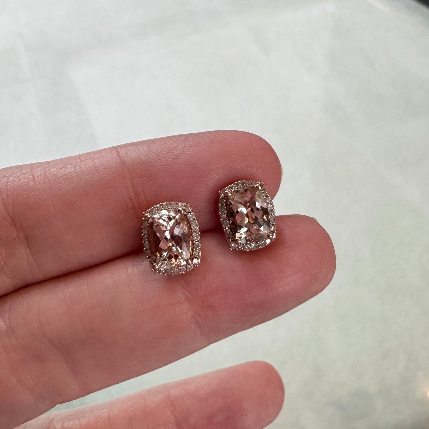 Aretes de ORO rosa de Morganita con halo de diamantes $420 dlls