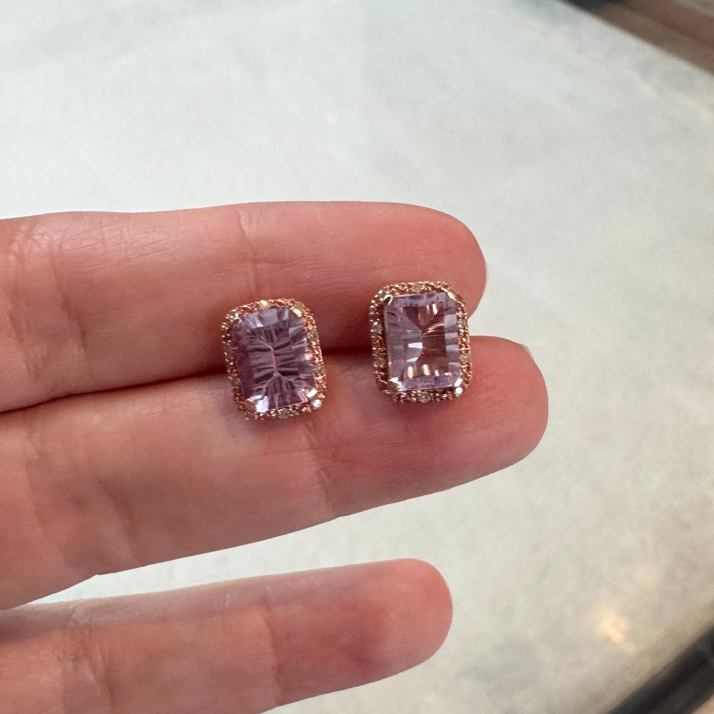 Aretes de ORO rosa de Amatistas con halo de diamantes $360 dlls