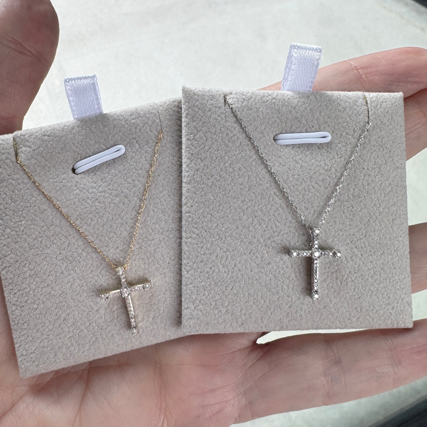 Cadenita de ORO con CRUZ con Diamantes $250 dlls