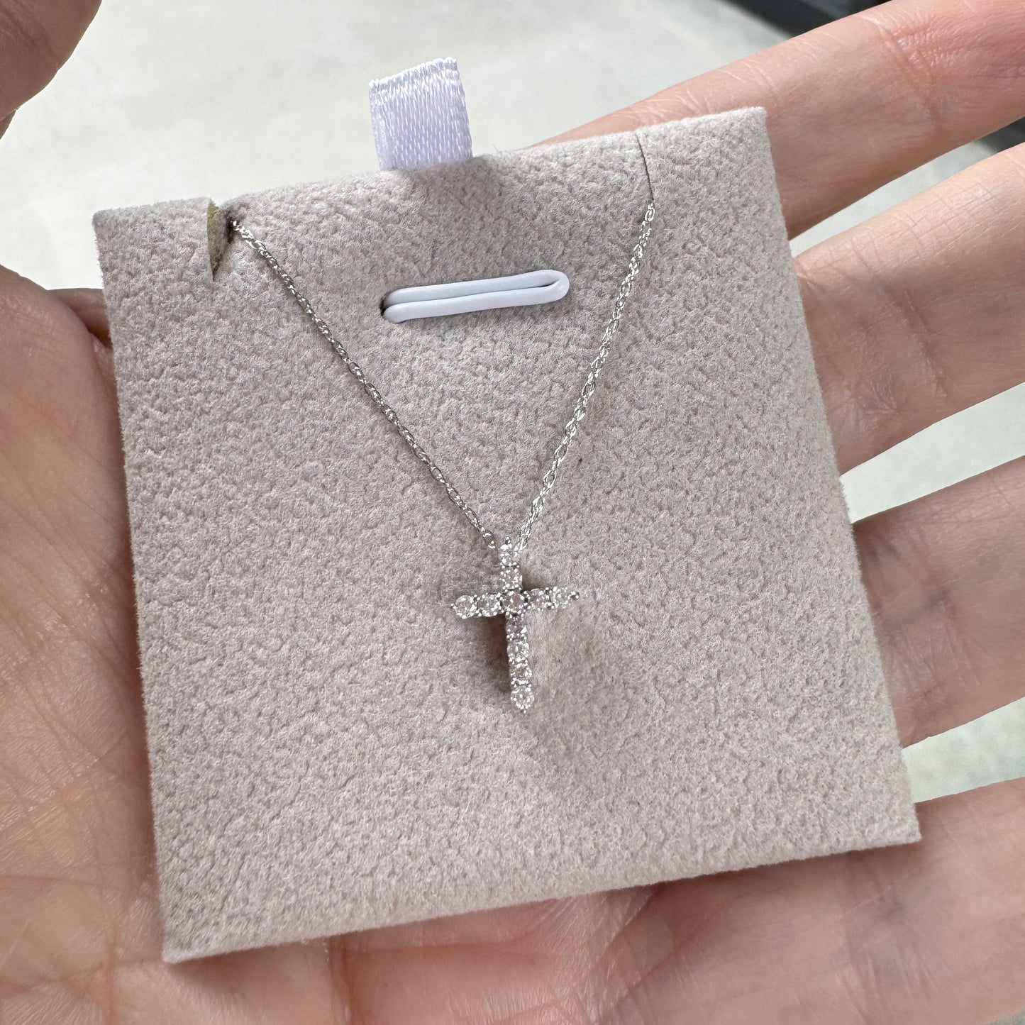 Cadenita de ORO con CRUZ con Diamantes $250 dlls
