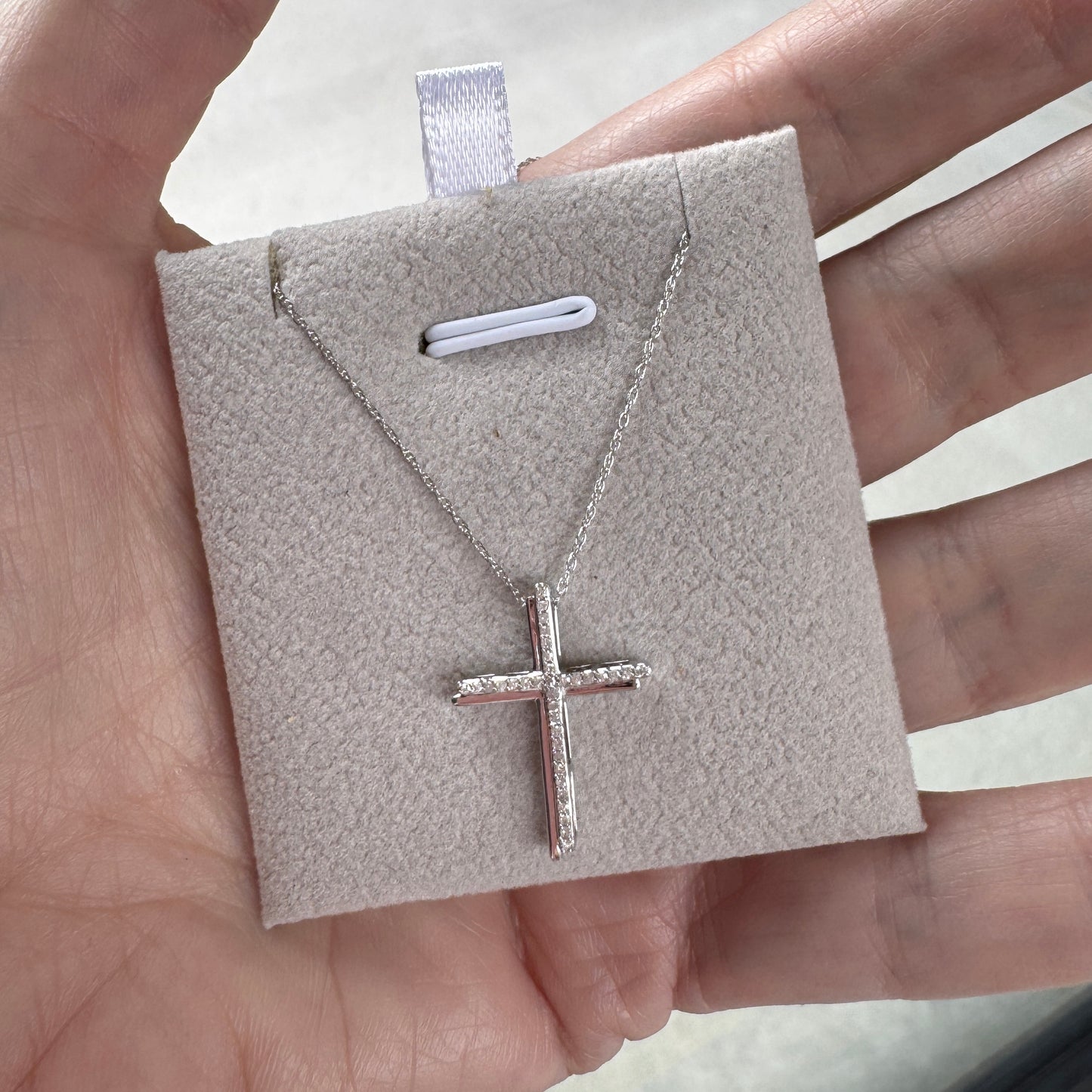 Cadenita de ORO con CRUZ con Diamantes $370 dlls