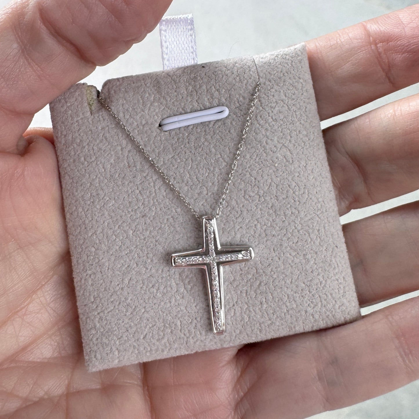 Cadenita de ORO con CRUZ con Diamantes $370 dlls