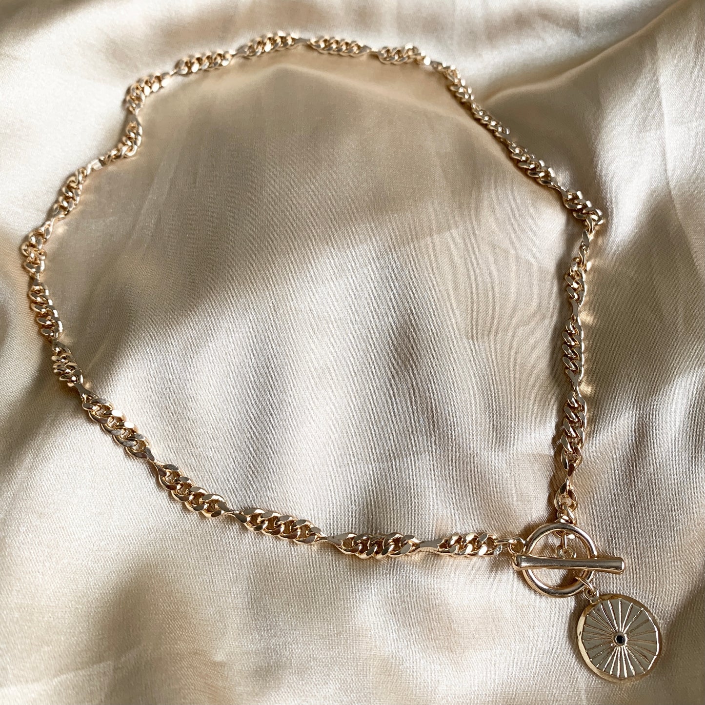 Cadena de baño de oro con dije de CIRCULO