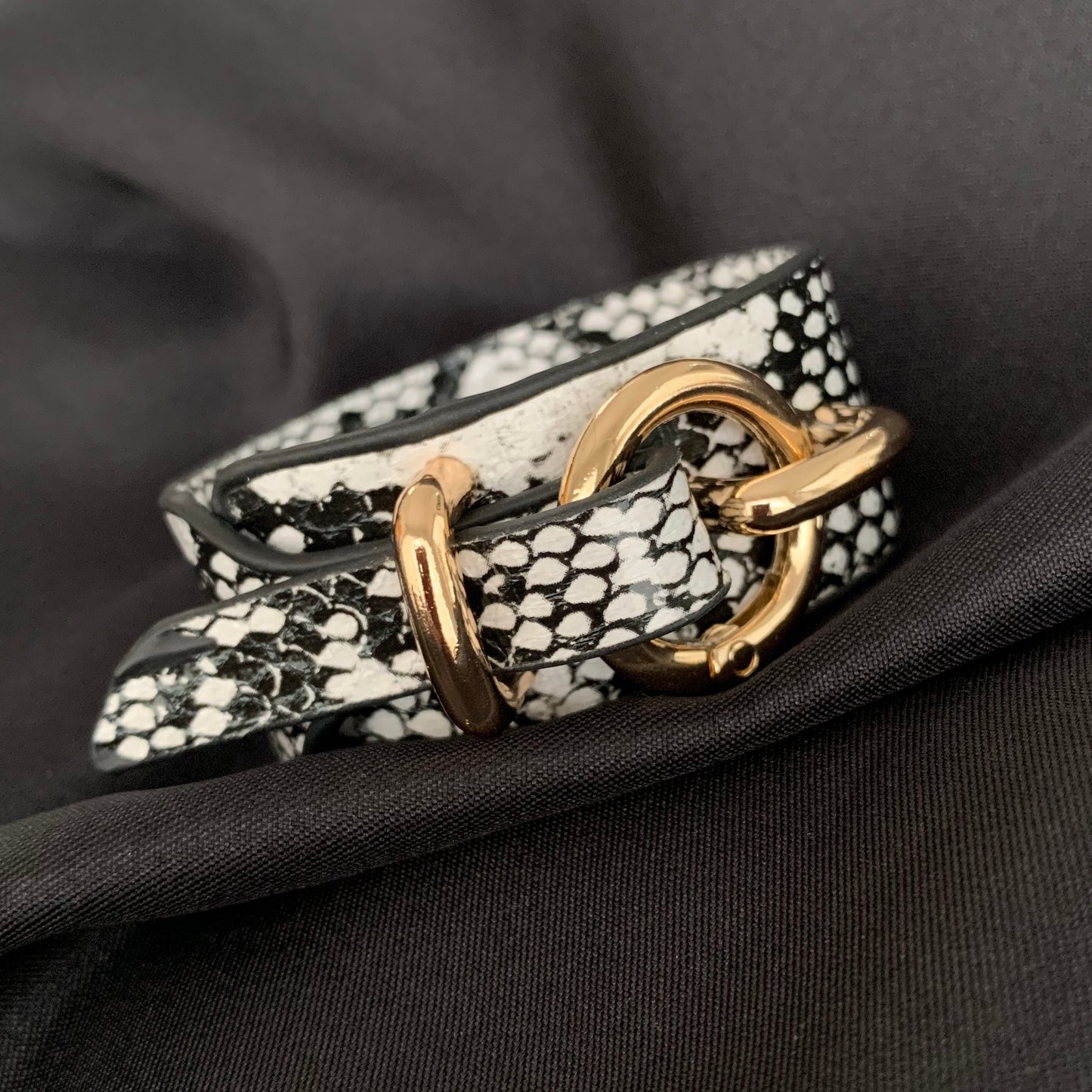 Pulsera ajustable de PIEL (BLANCO/NEGRO)