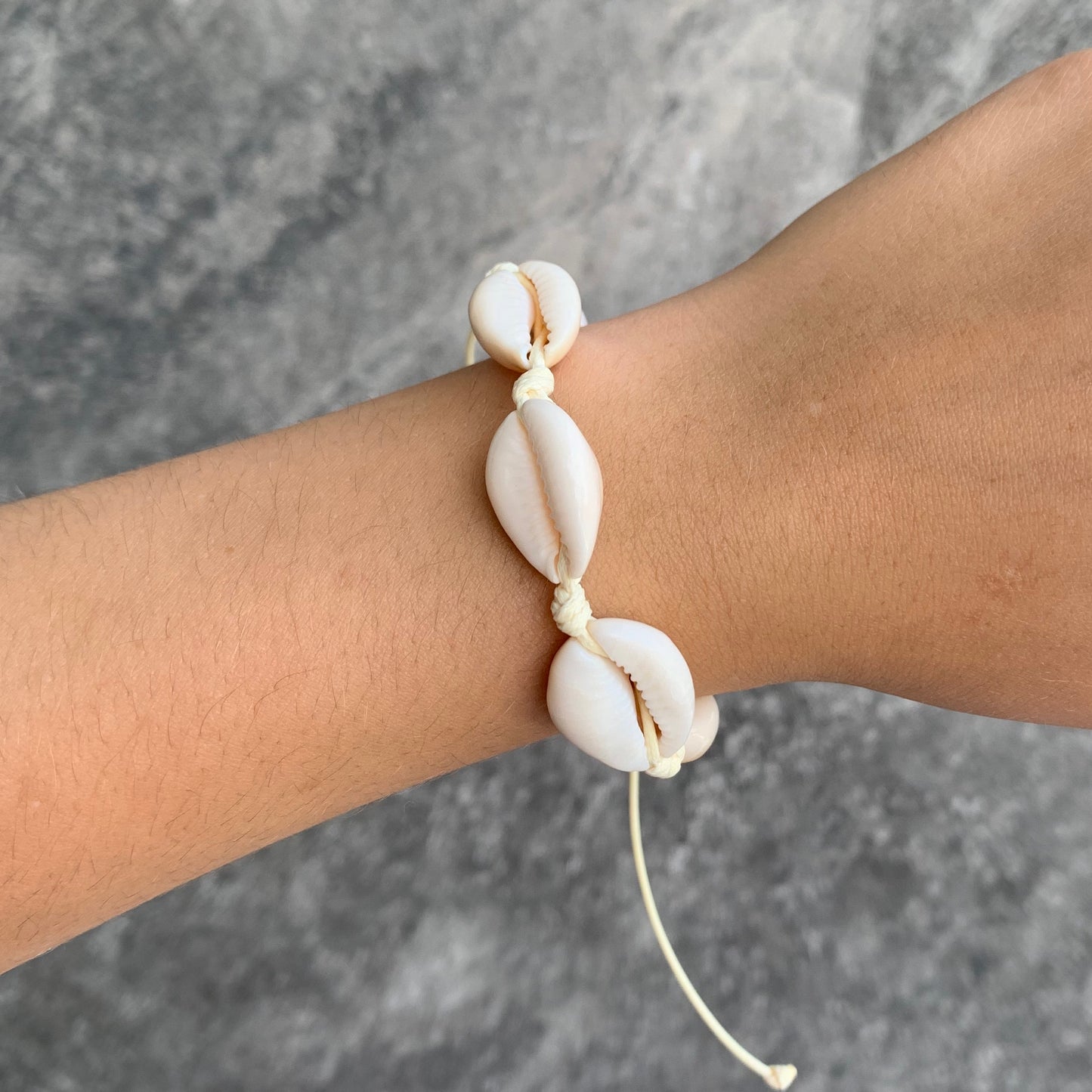 Pulsera AJUSTABLE con CONCHAS
