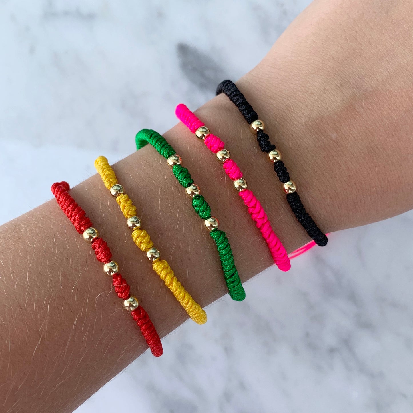Pulseras AJUSTABLES TEJIDAS con bolitas DORADAS