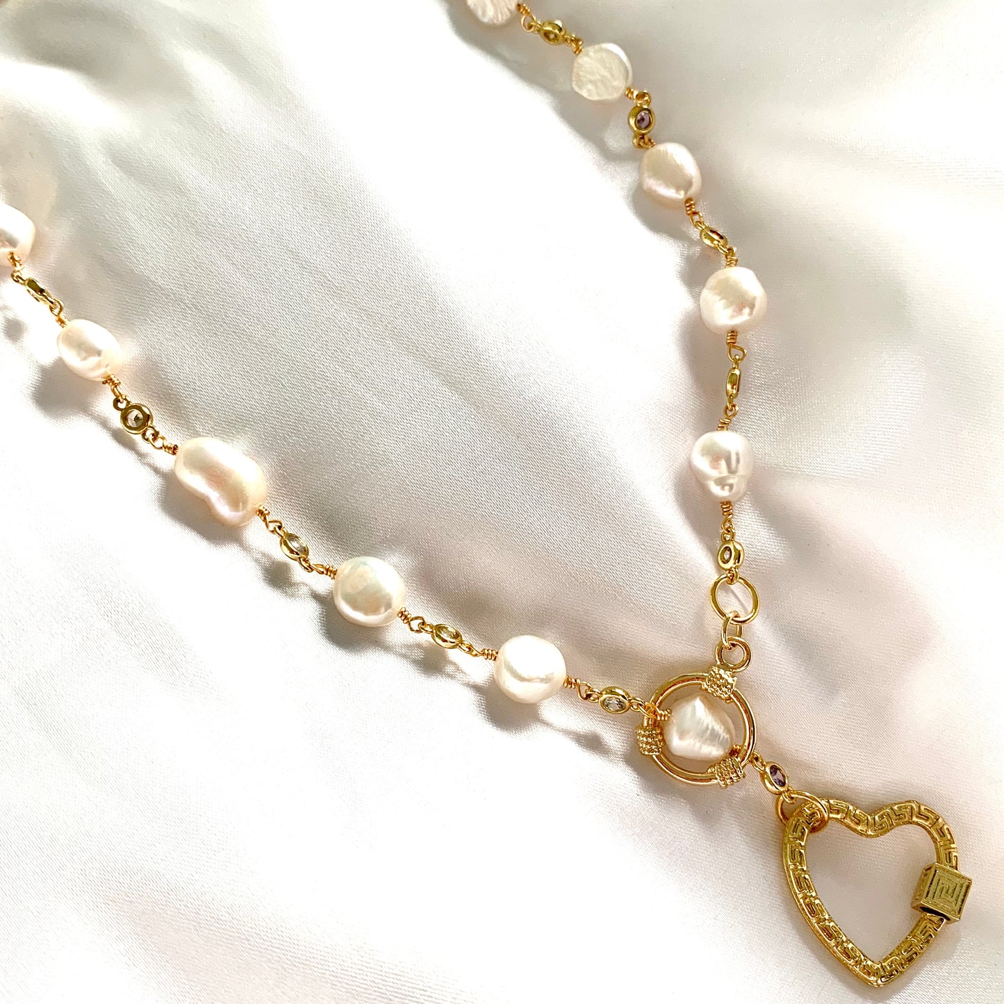 Collar dorado de PERLAS BLANCAS y ZIRCONIAS