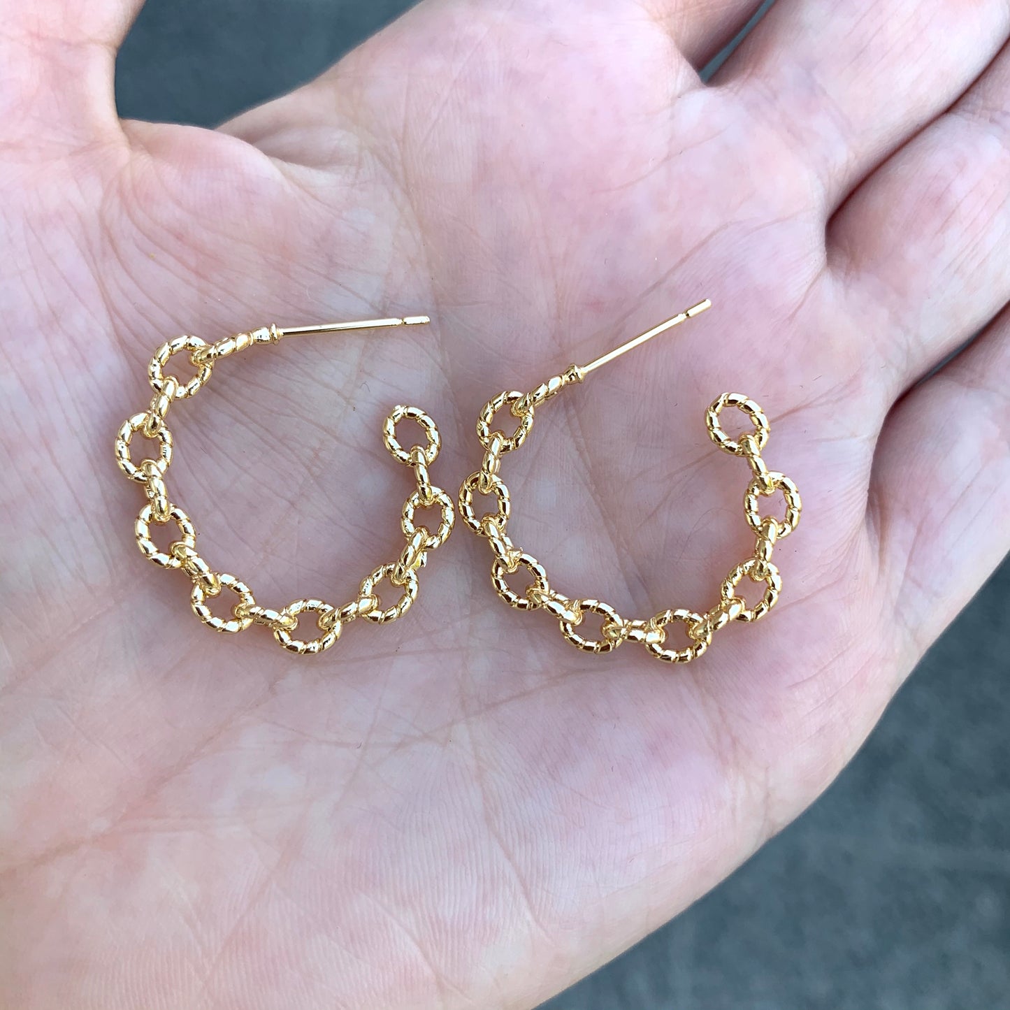 Arracadas medianas de CADENA