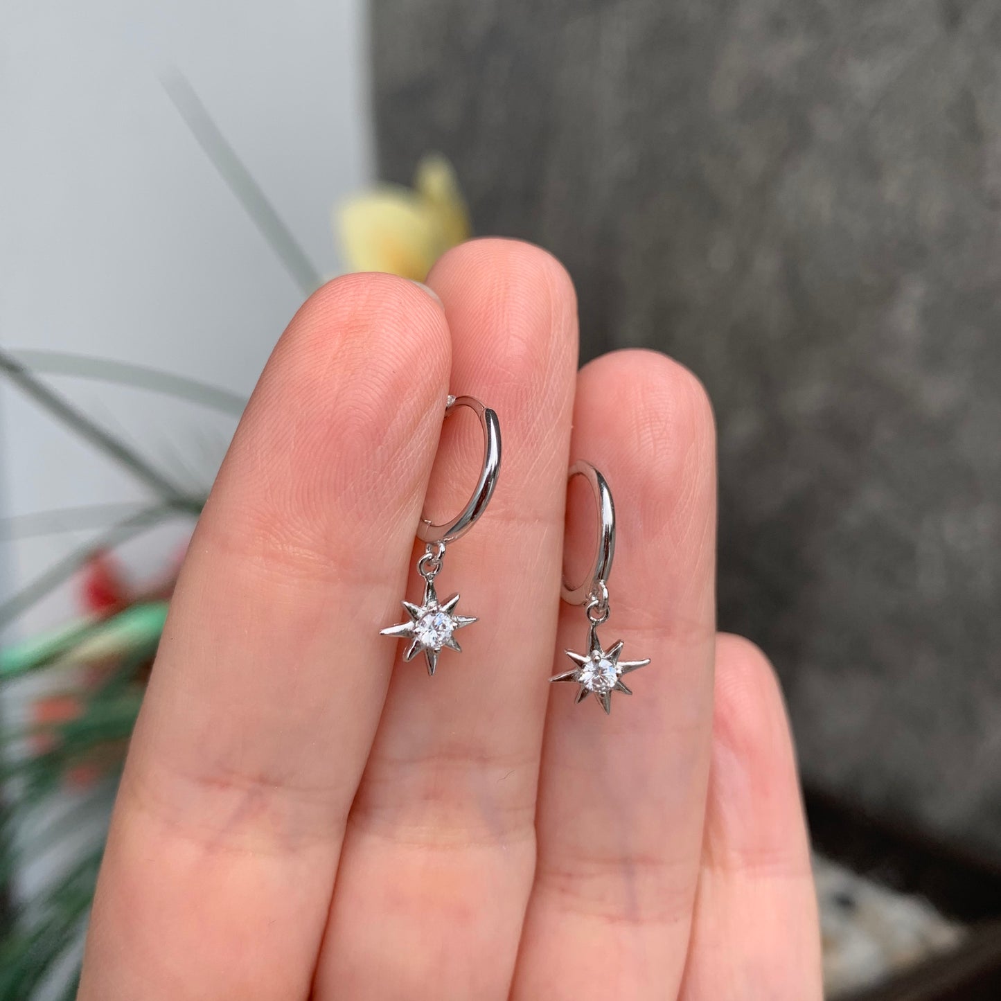 Arracadas de PLATA con dije de ESTRELLITA