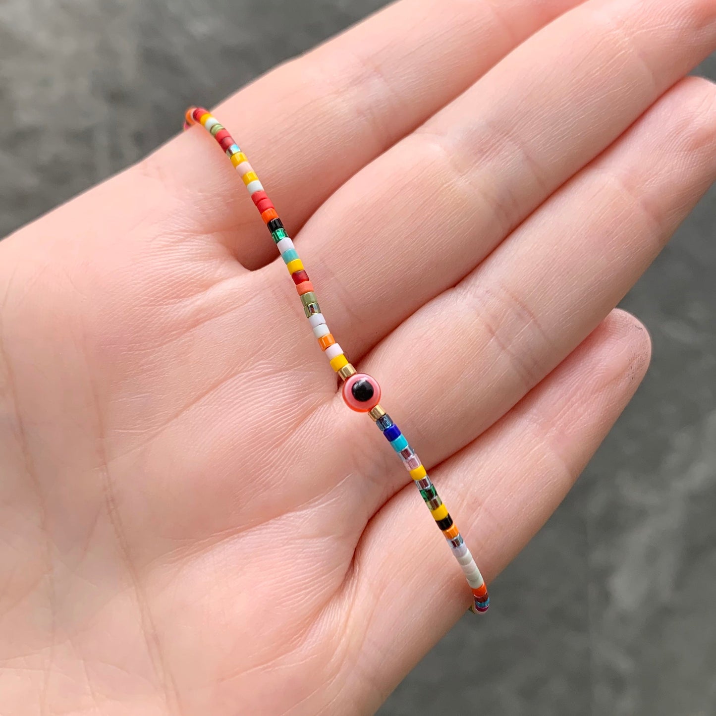 Pulsera de chaquiras con OJITO