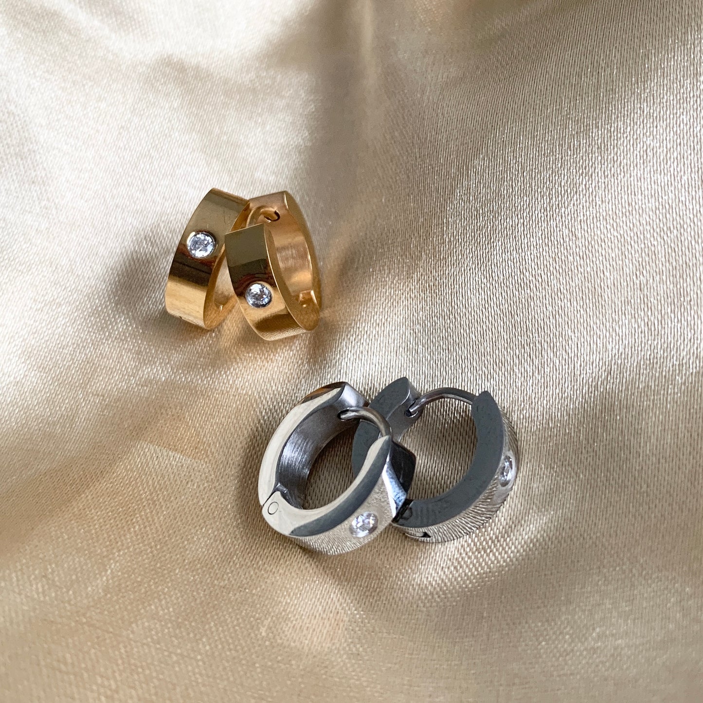 Arracadas de acero con ZIRCONIA