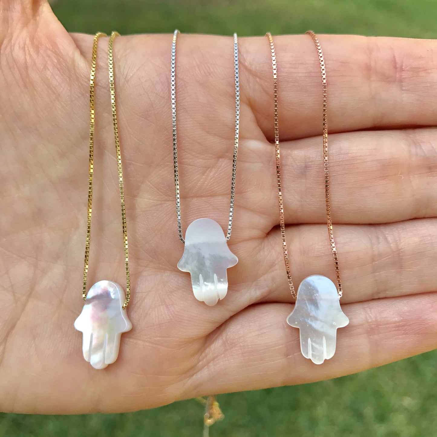 Cadenita de plata con MANITA de CONCHA