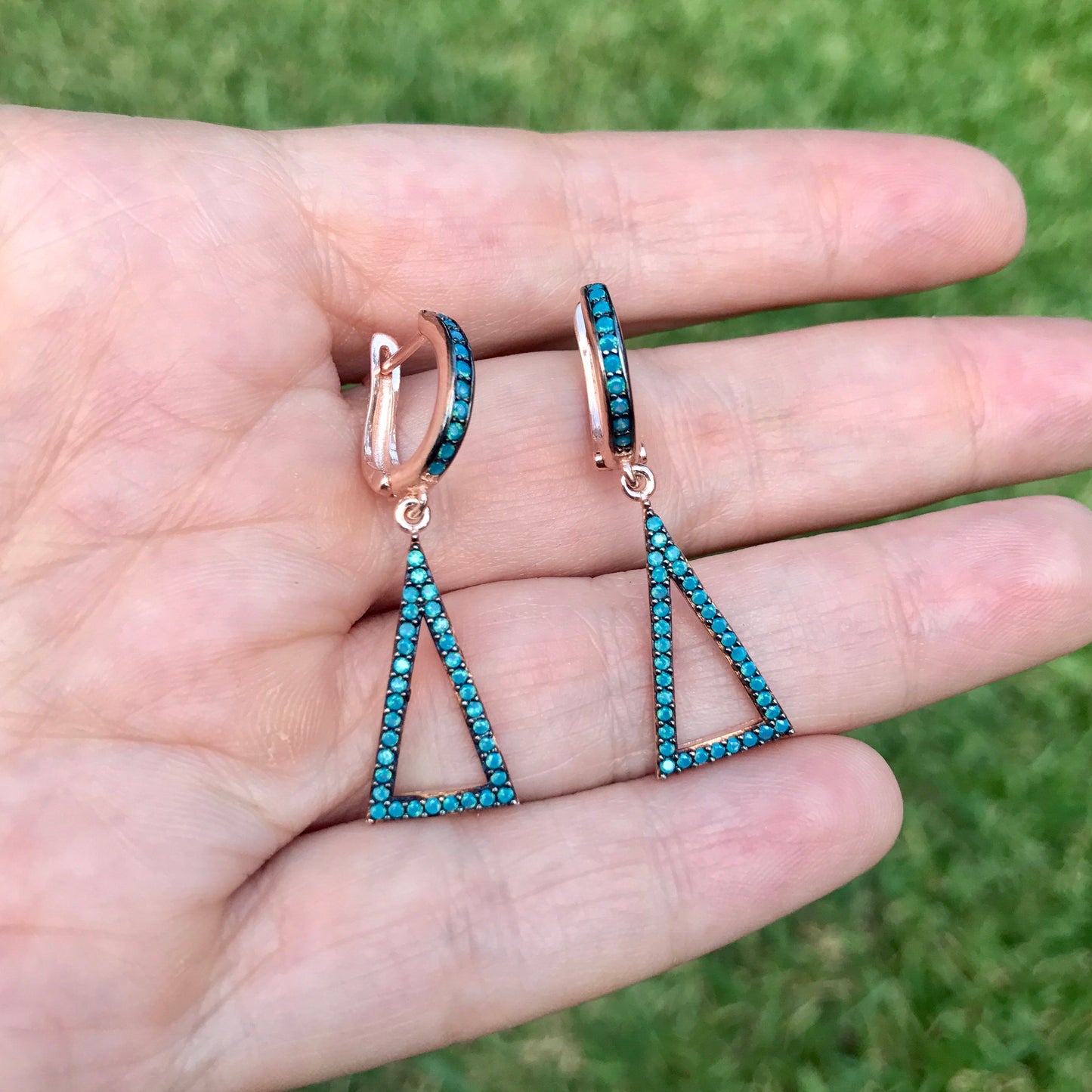Arete de plata con TRIANGULO con piedras TURQUESAS
