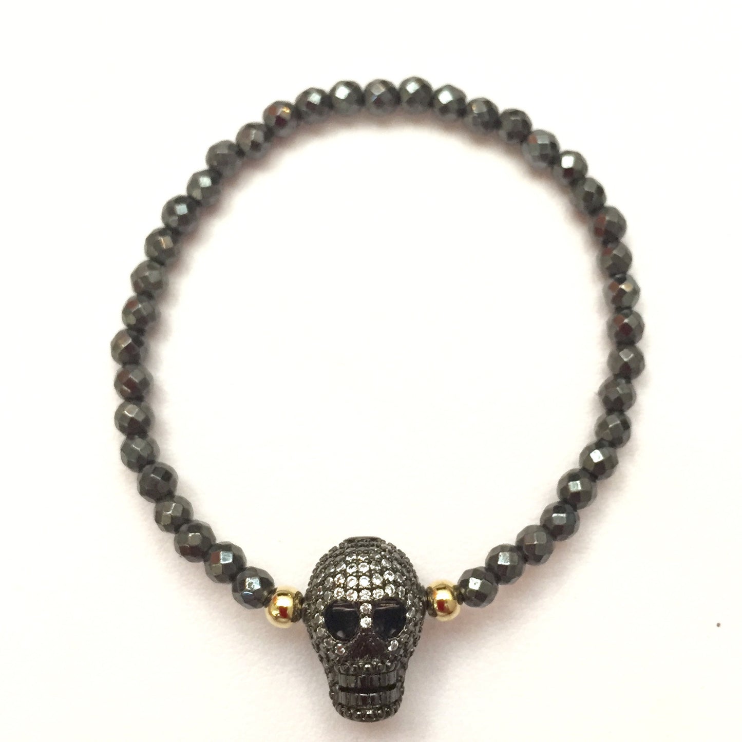 Pulsera de piedra HEMATITA con dije de CALAVERA