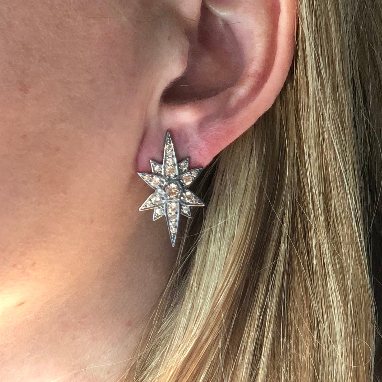 Arete de PLATA de ESTRELLA ALARGADA (H.Stern)