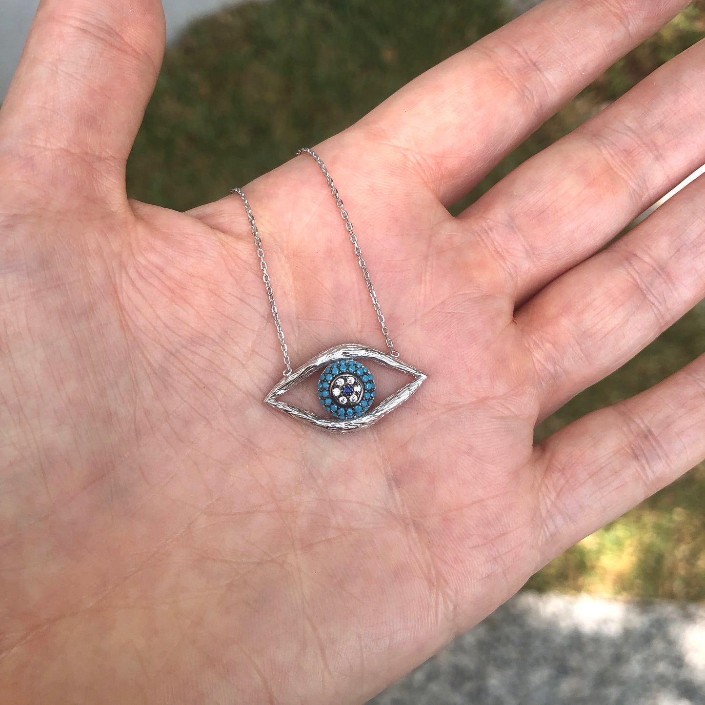 Cadenita de plata con dije de OJITO plateado y TURQUESAS