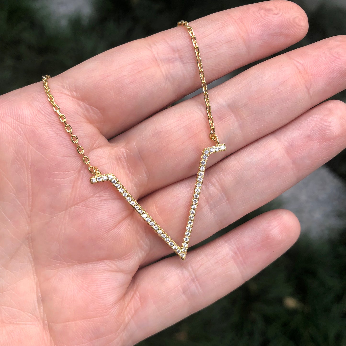 Cadenita de PLATA con dije de V