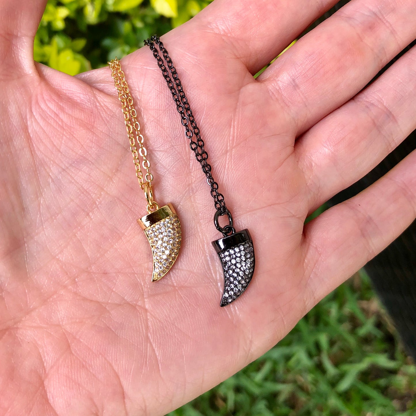 Cadenita con DIJE de CUERNO MINI con ZIRCONIAS