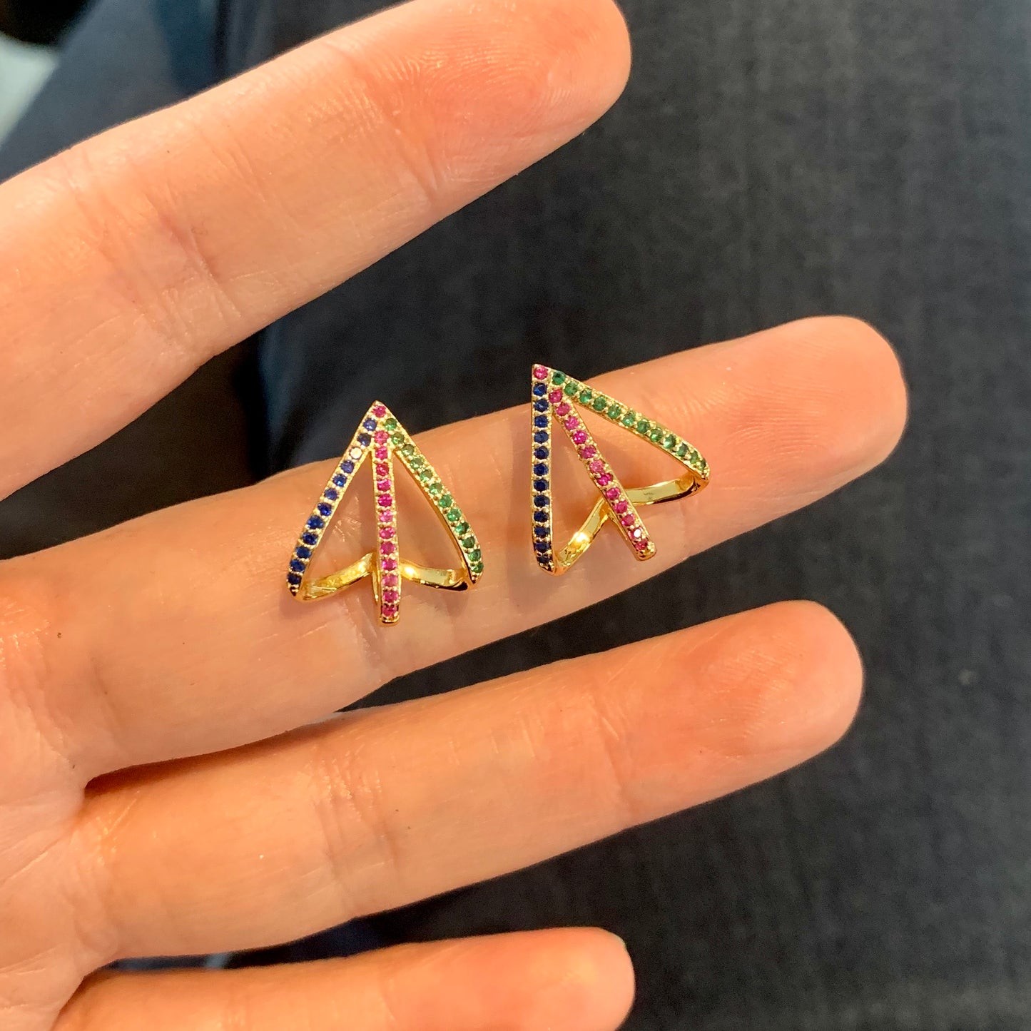 Arete TRIANGULAR con ZIRCONIAS de COLORES