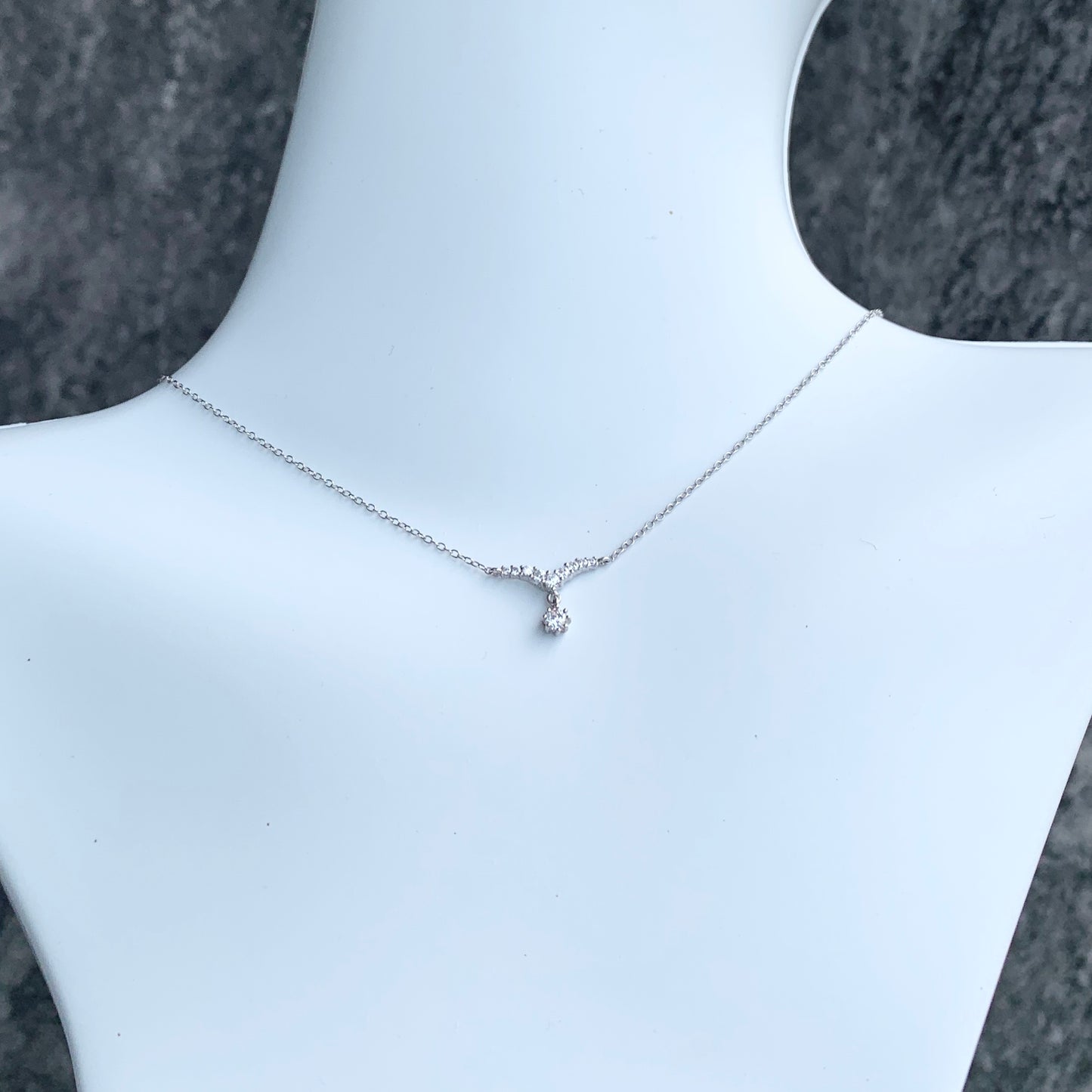 Cadenita CHOKER de PLATA con dije de ALAS y ZIRCONIA