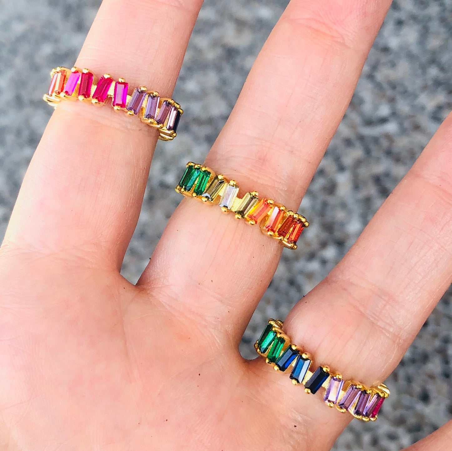 Anillo con BAGUETTES de ZIRCONIAS de colores