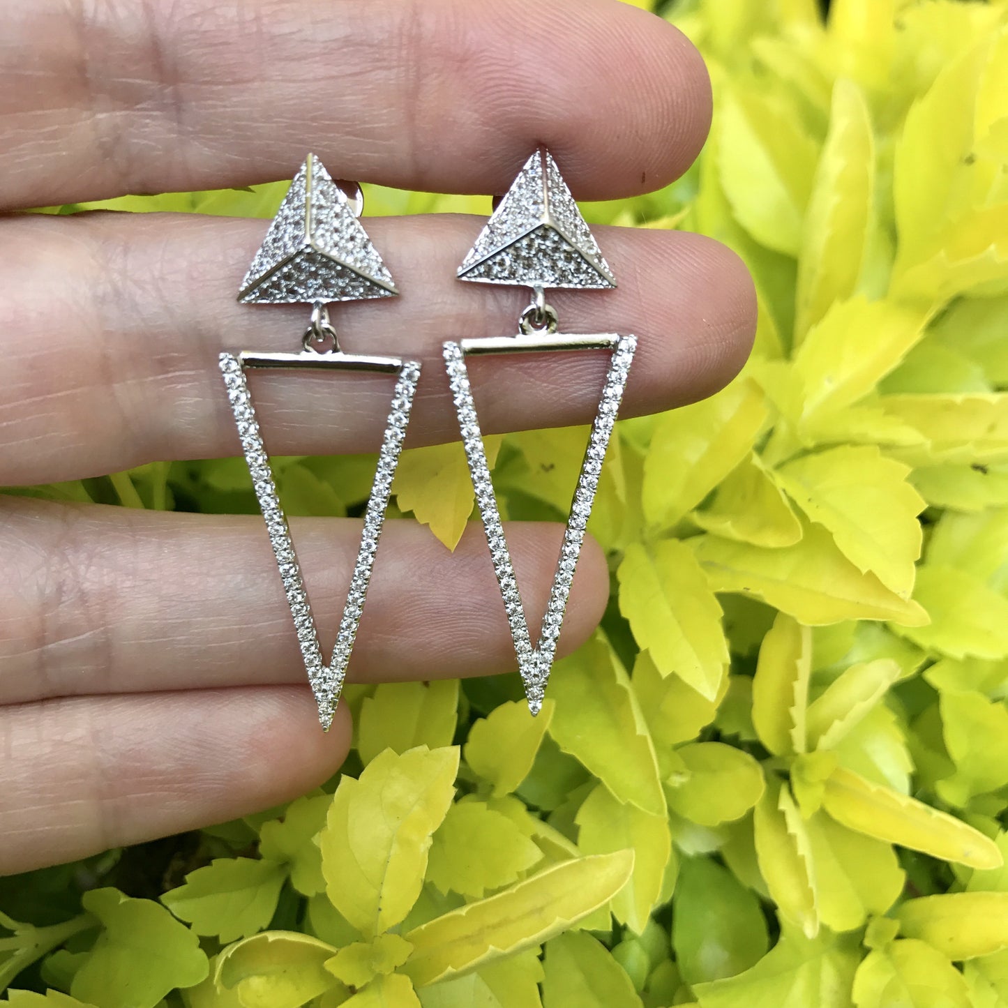 Arete de plata con zirconias de TRIANGULO DOBLE