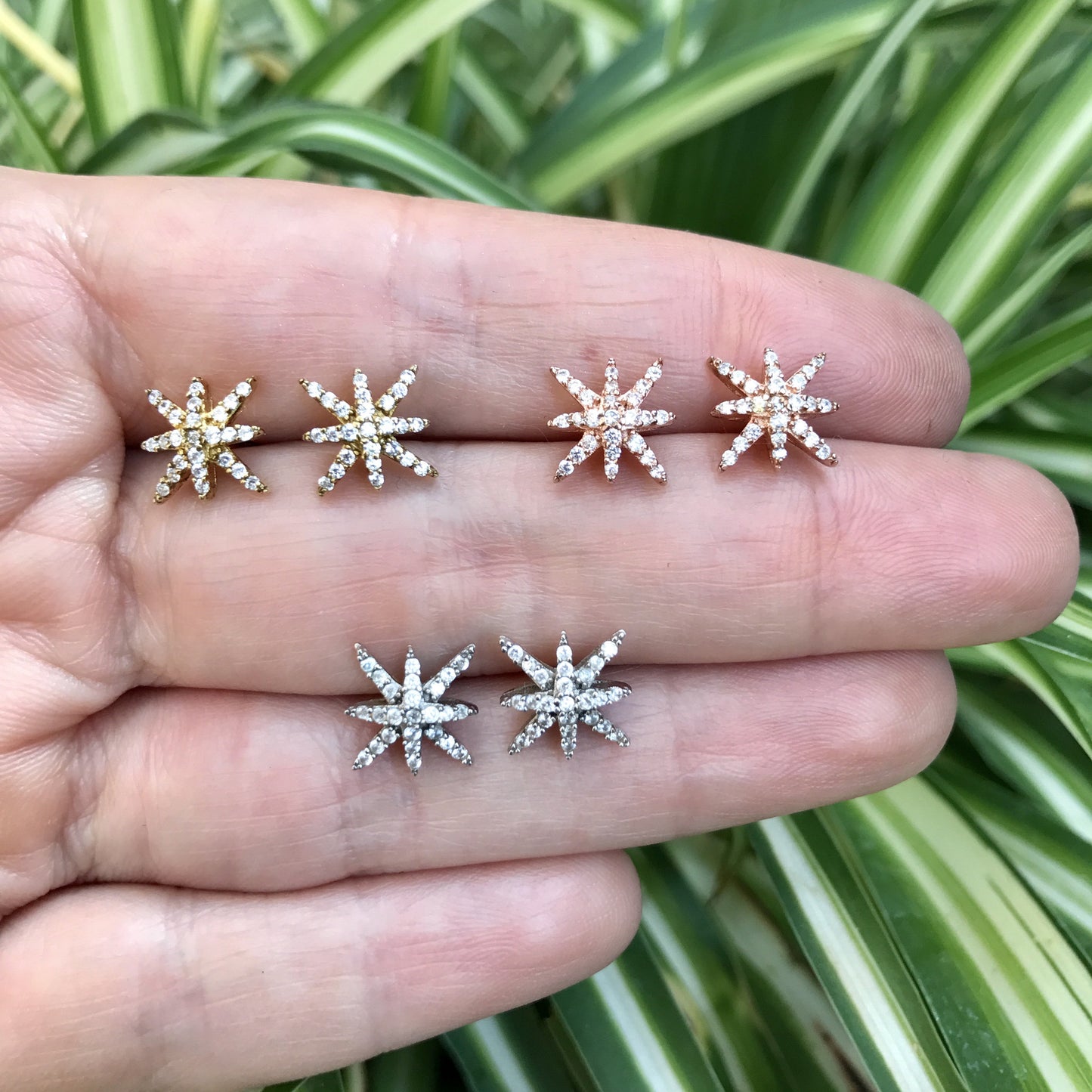 Arete de plata con zirconias de ESTRELLA REDONDEADA