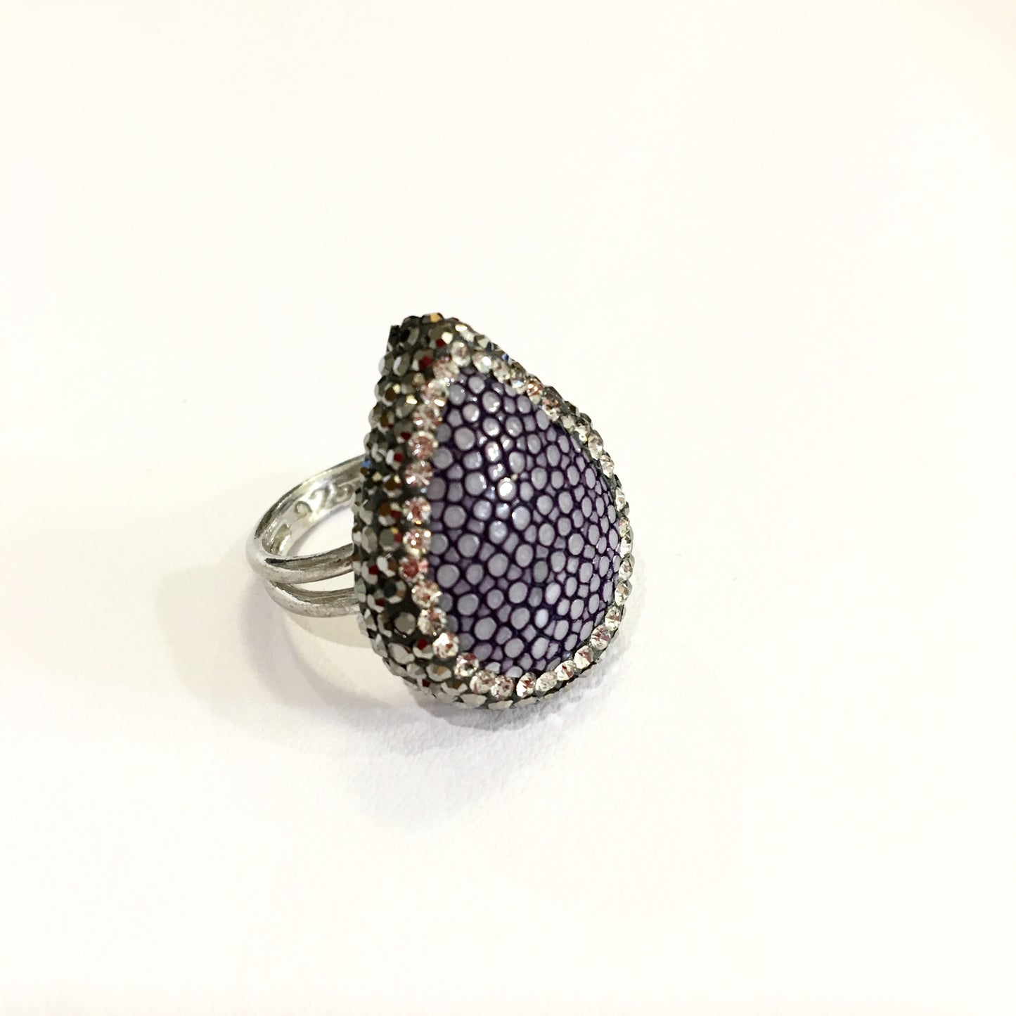 Anillo de Piel de MANTARRAYA y Cristales