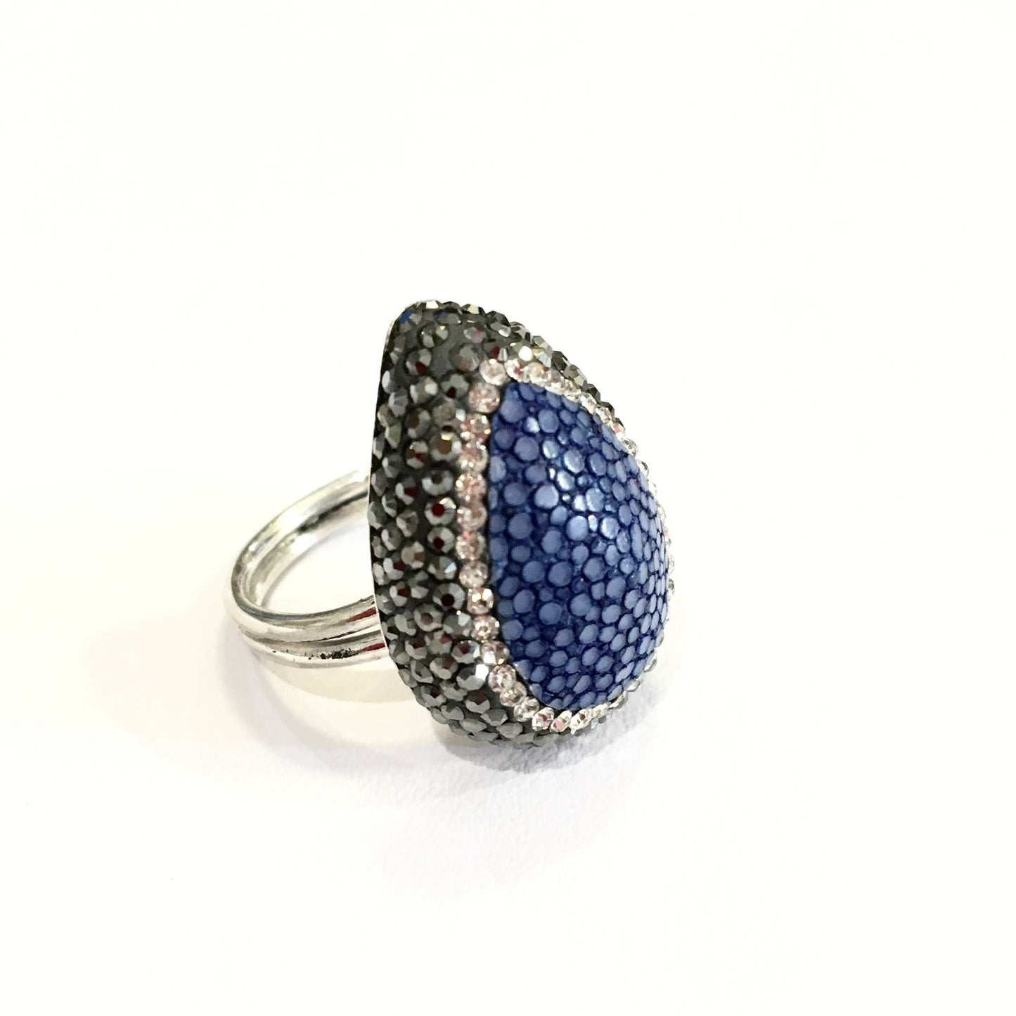 Anillo de Piel de MANTARRAYA y Cristales