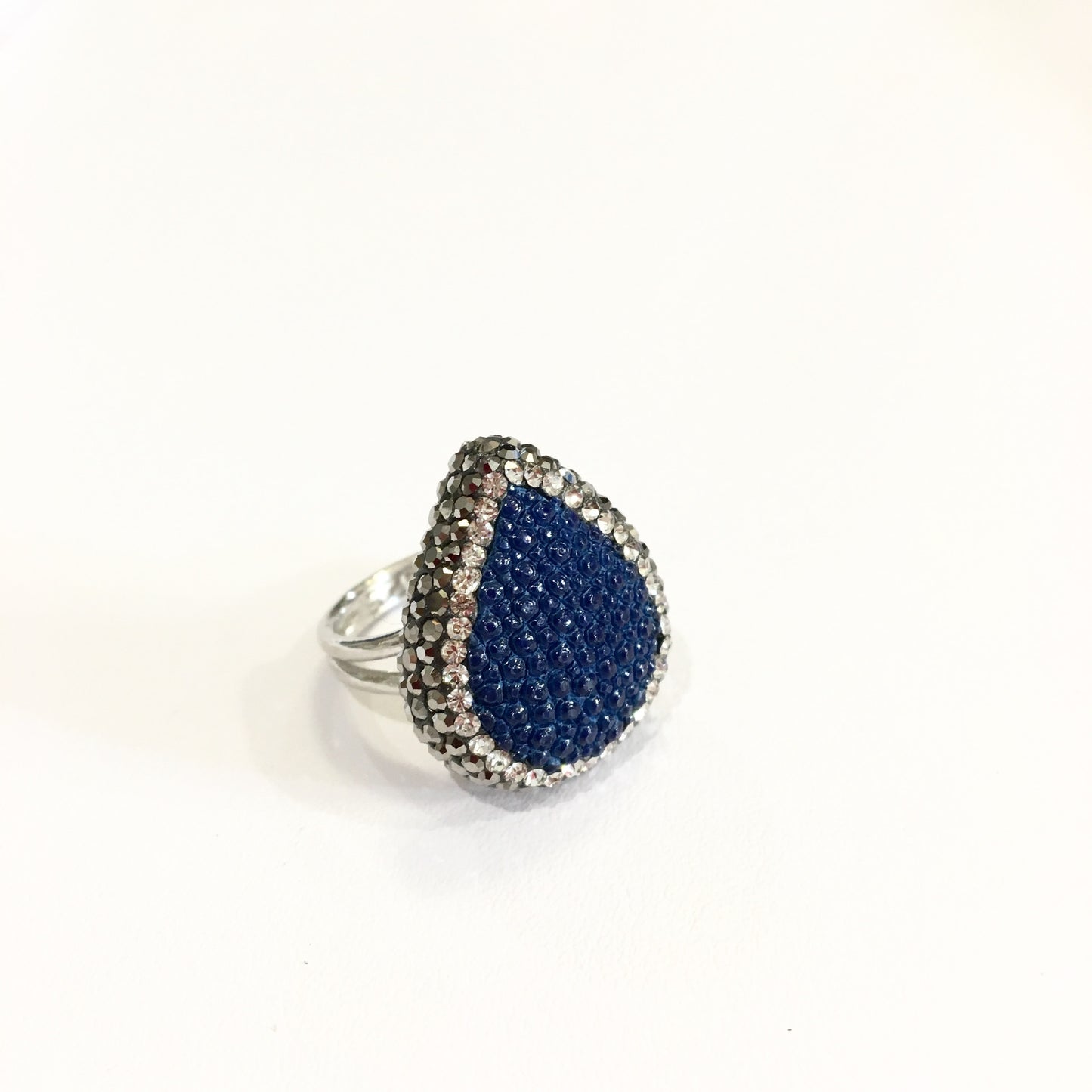 Anillo de Piel de MANTARRAYA y Cristales