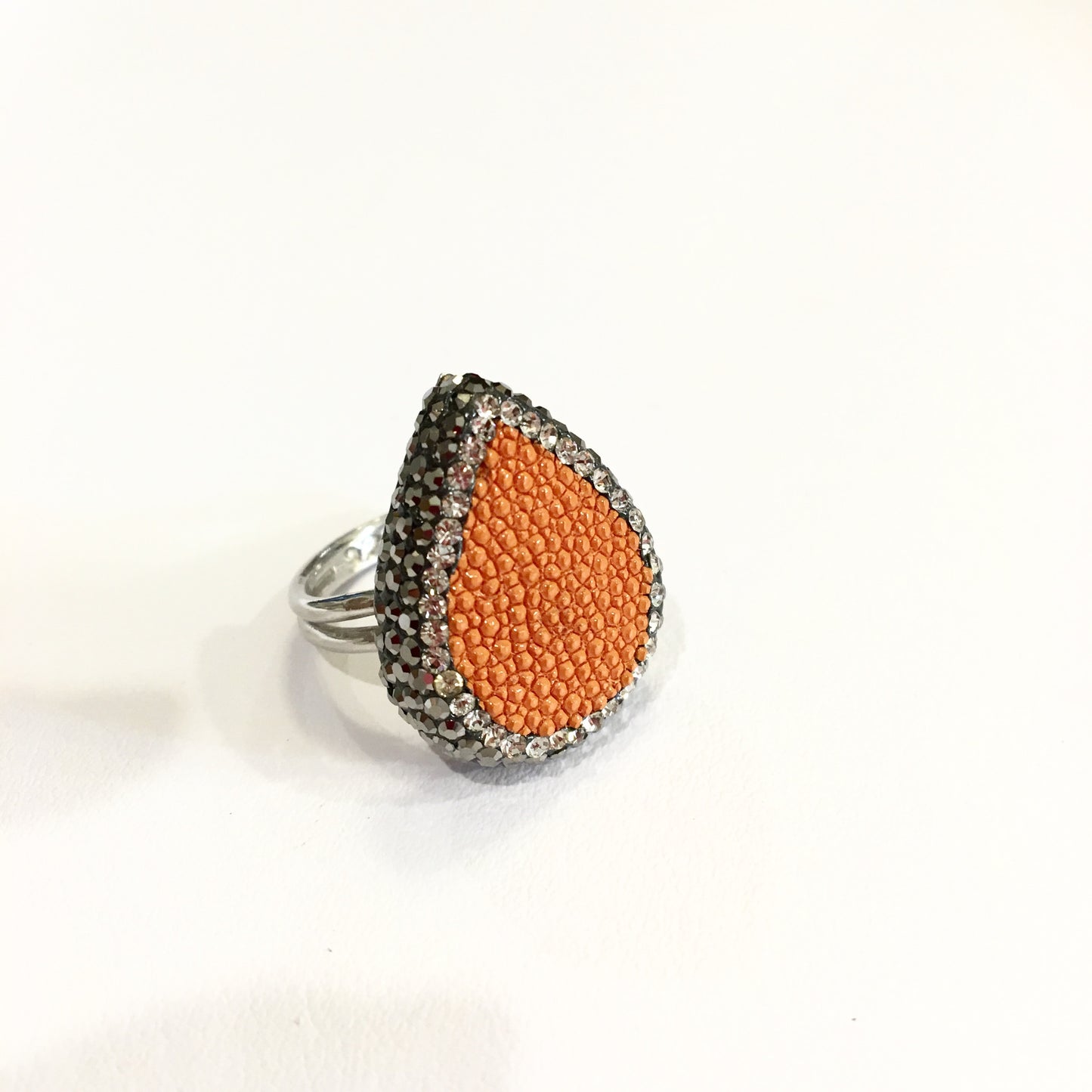 Anillo de Piel de MANTARRAYA y Cristales