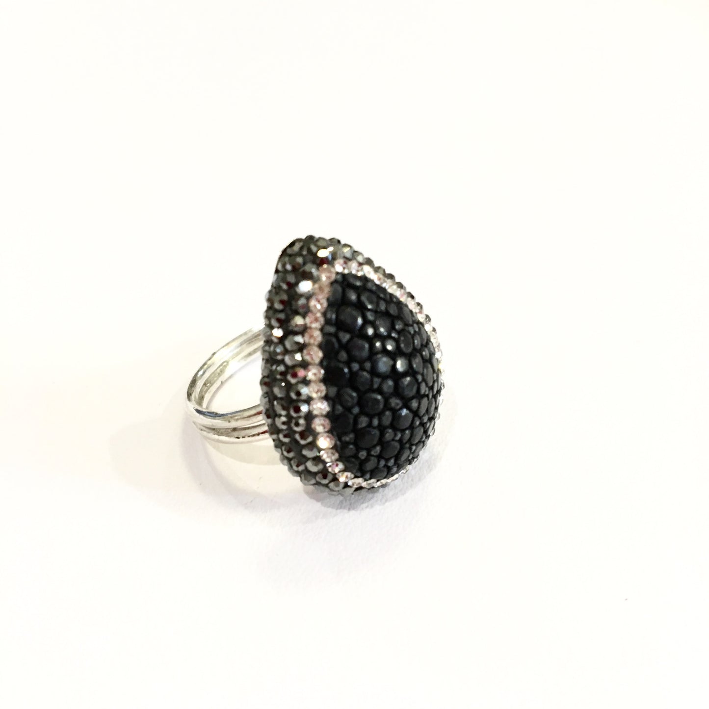Anillo de Piel de MANTARRAYA y Cristales