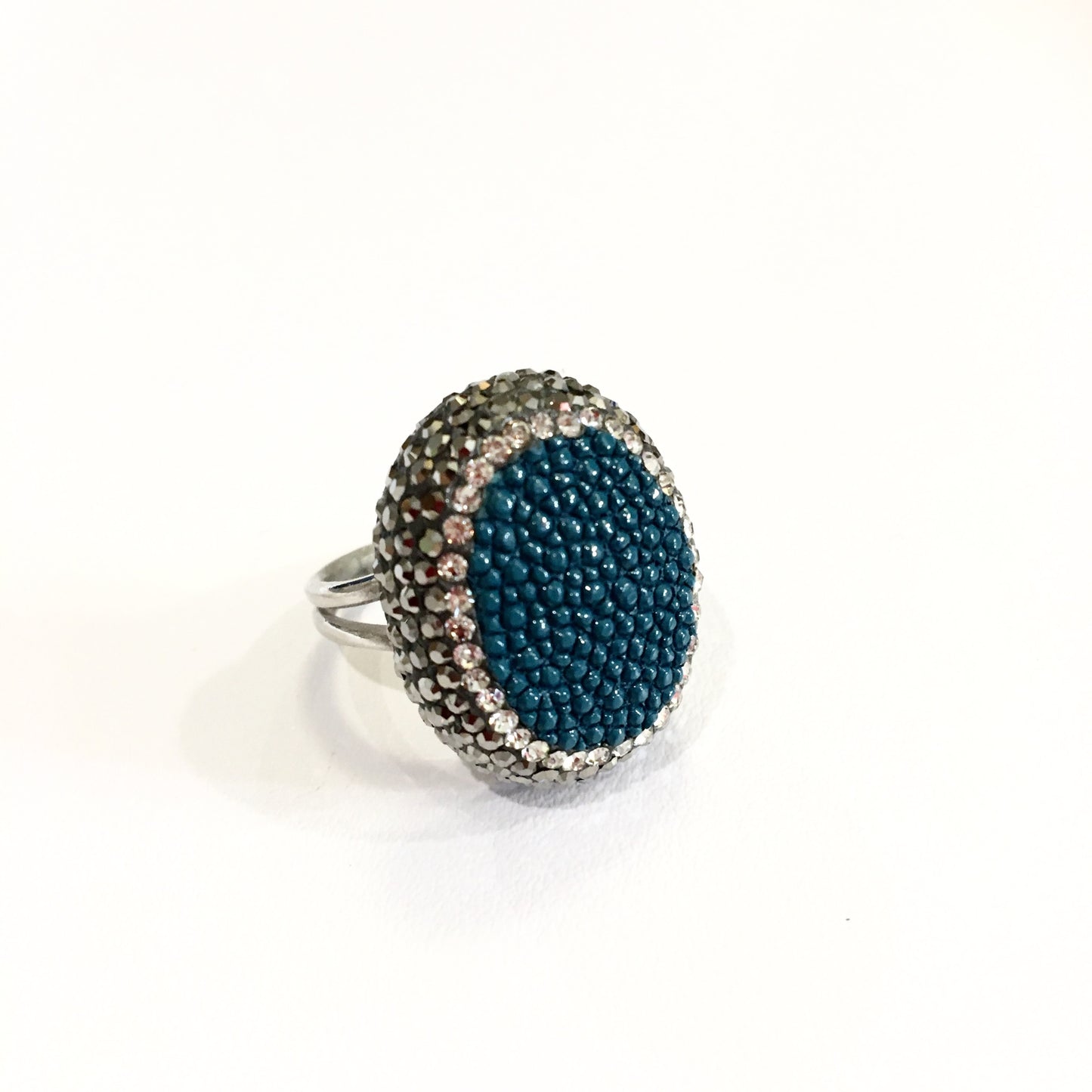 Anillo de Piel de MANTARRAYA y Cristales