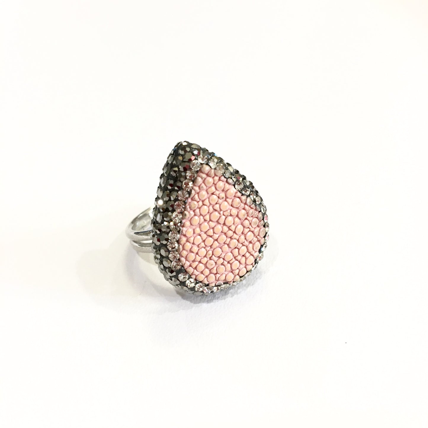Anillo de Piel de MANTARRAYA y Cristales