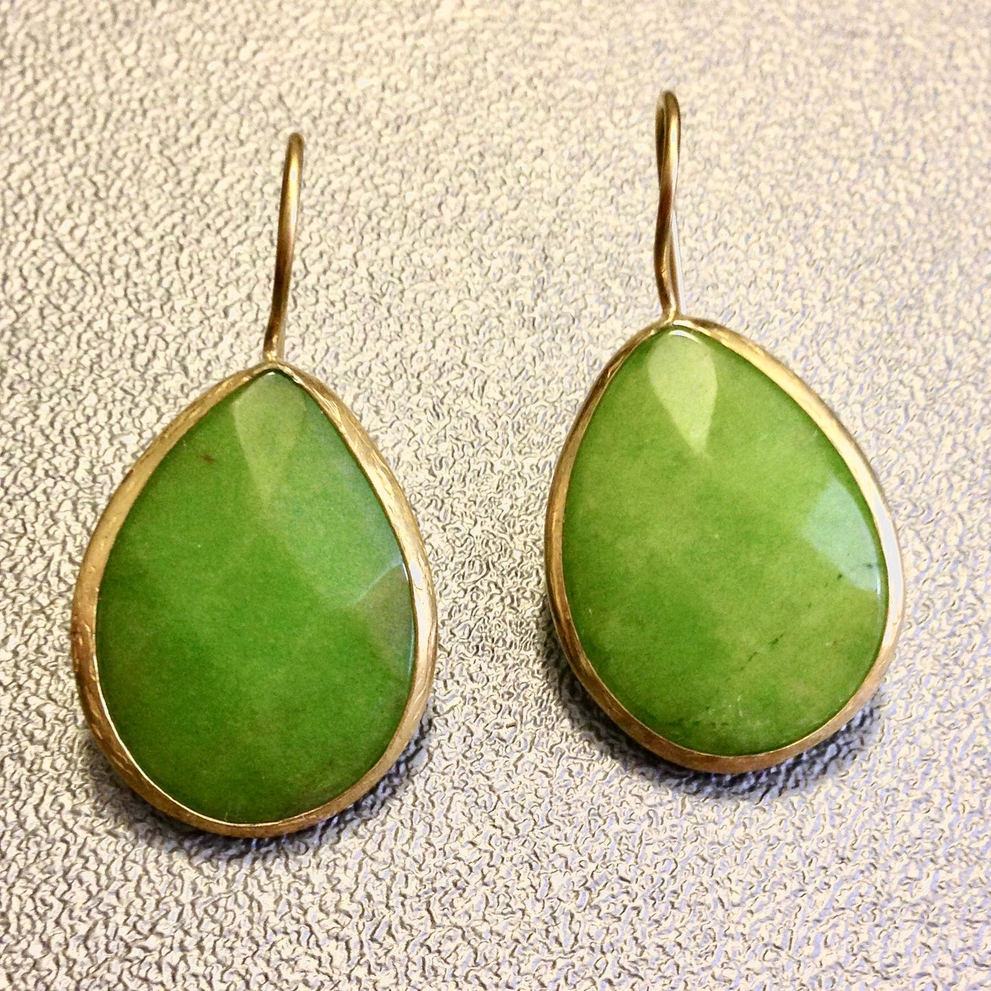 Arete con PIEDRAS NATURALES en gota y ovalo
